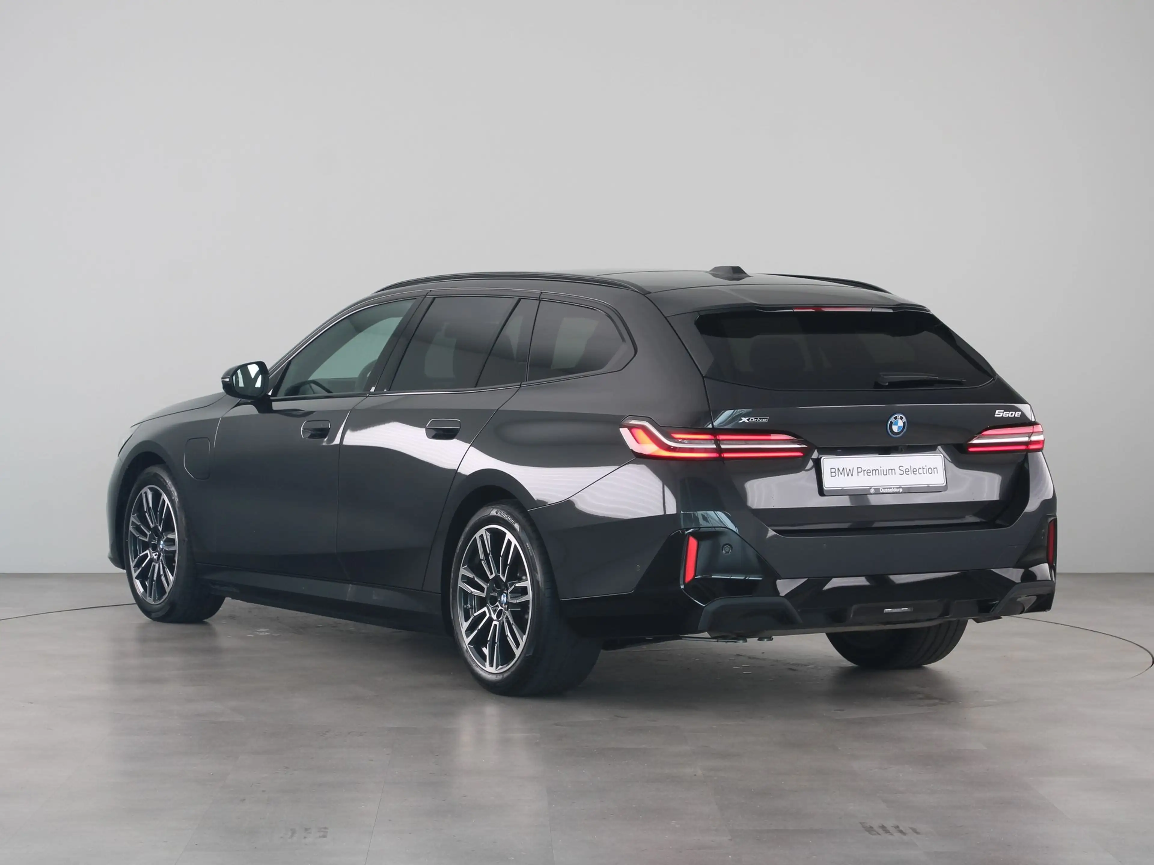 BMW 550 5 Serie Touring 550e xDrive — photo 13