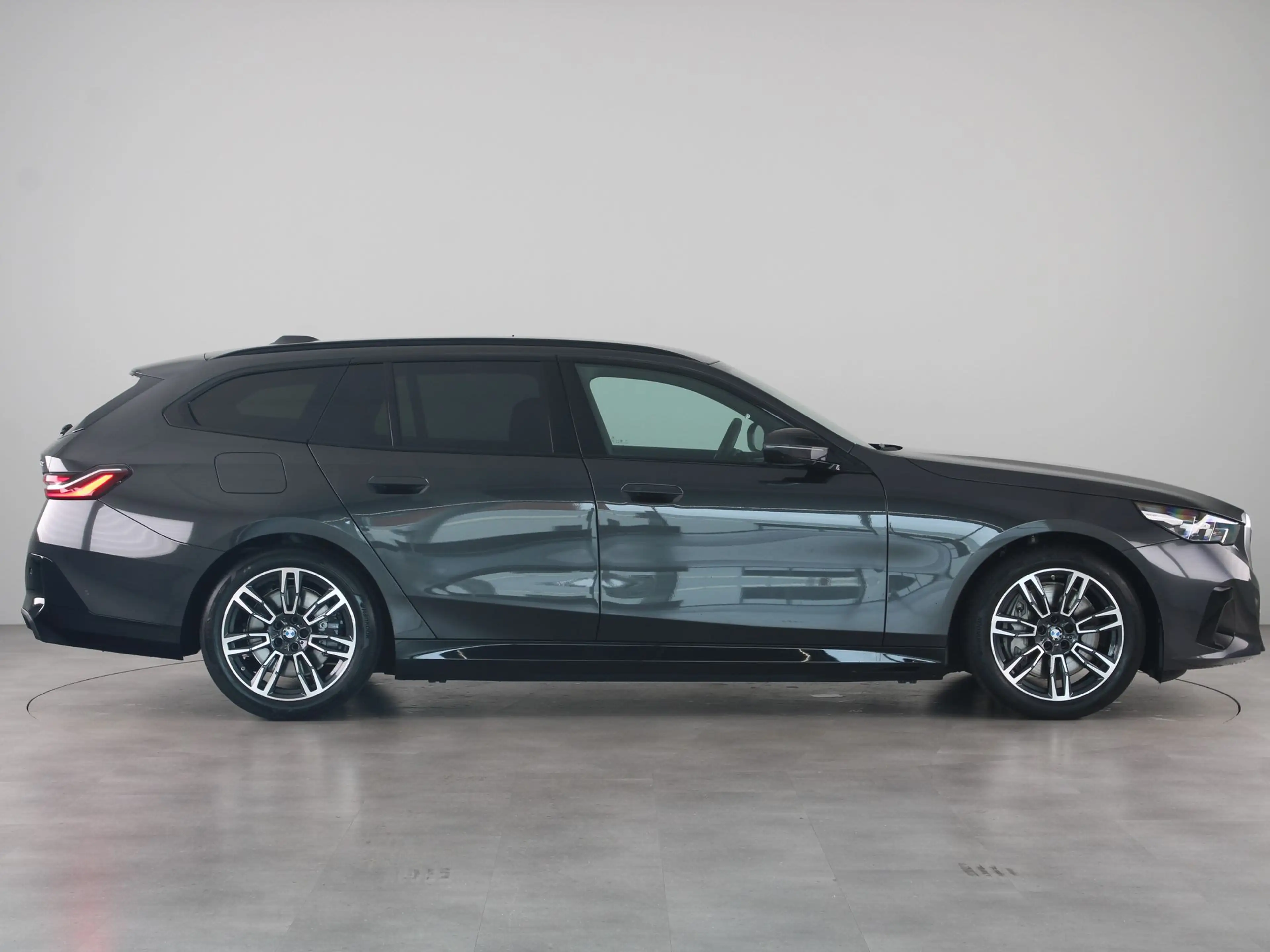 BMW 550 5 Serie Touring 550e xDrive — photo 10