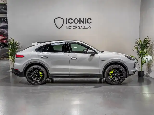 Porsche Cayenne view 3
