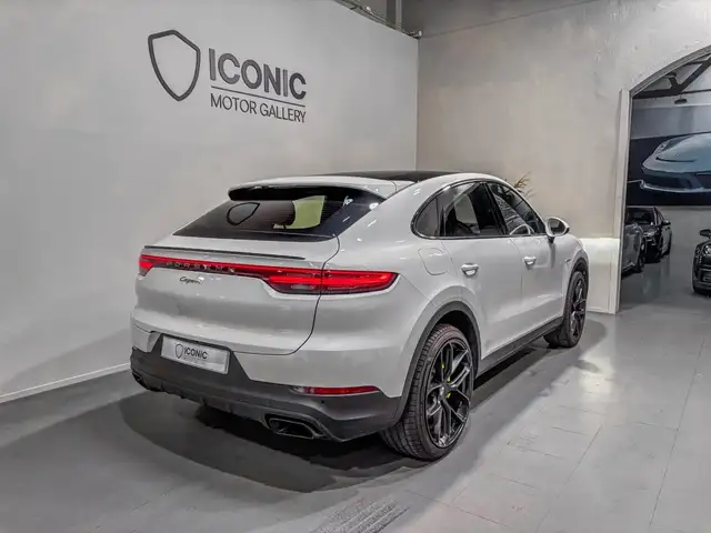 Porsche Cayenne view 5