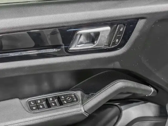 Porsche Cayenne view 11