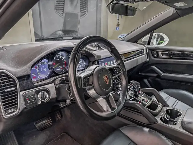 Porsche Cayenne view 14