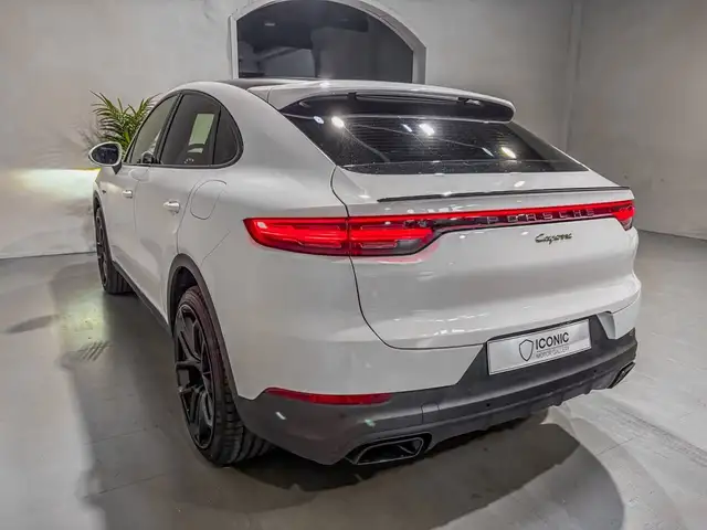 Porsche Cayenne view 9