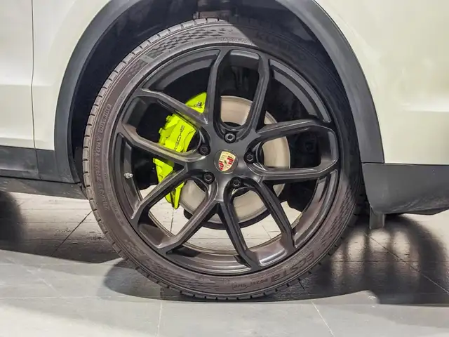Porsche Cayenne view 2