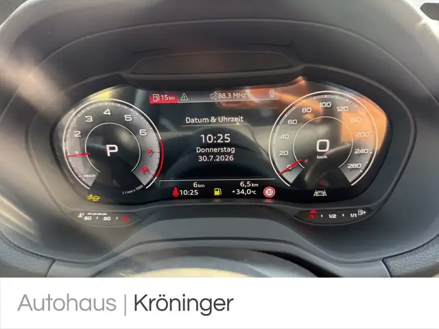 Audi Q2 view 12