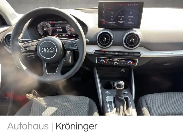 Audi Q2 view 13