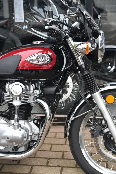 Kawasaki W 800 - foto 4