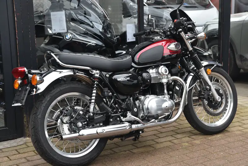 Kawasaki W 800 - foto 3