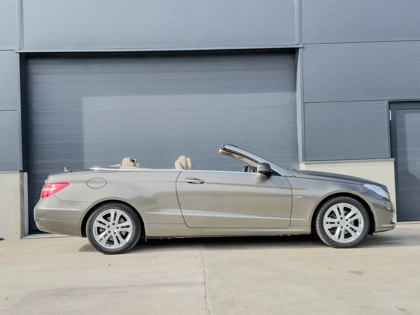 Mercedes-Benz E 220 E-Klasse BlueEfficiency Elegance Cabrio Oro - 2