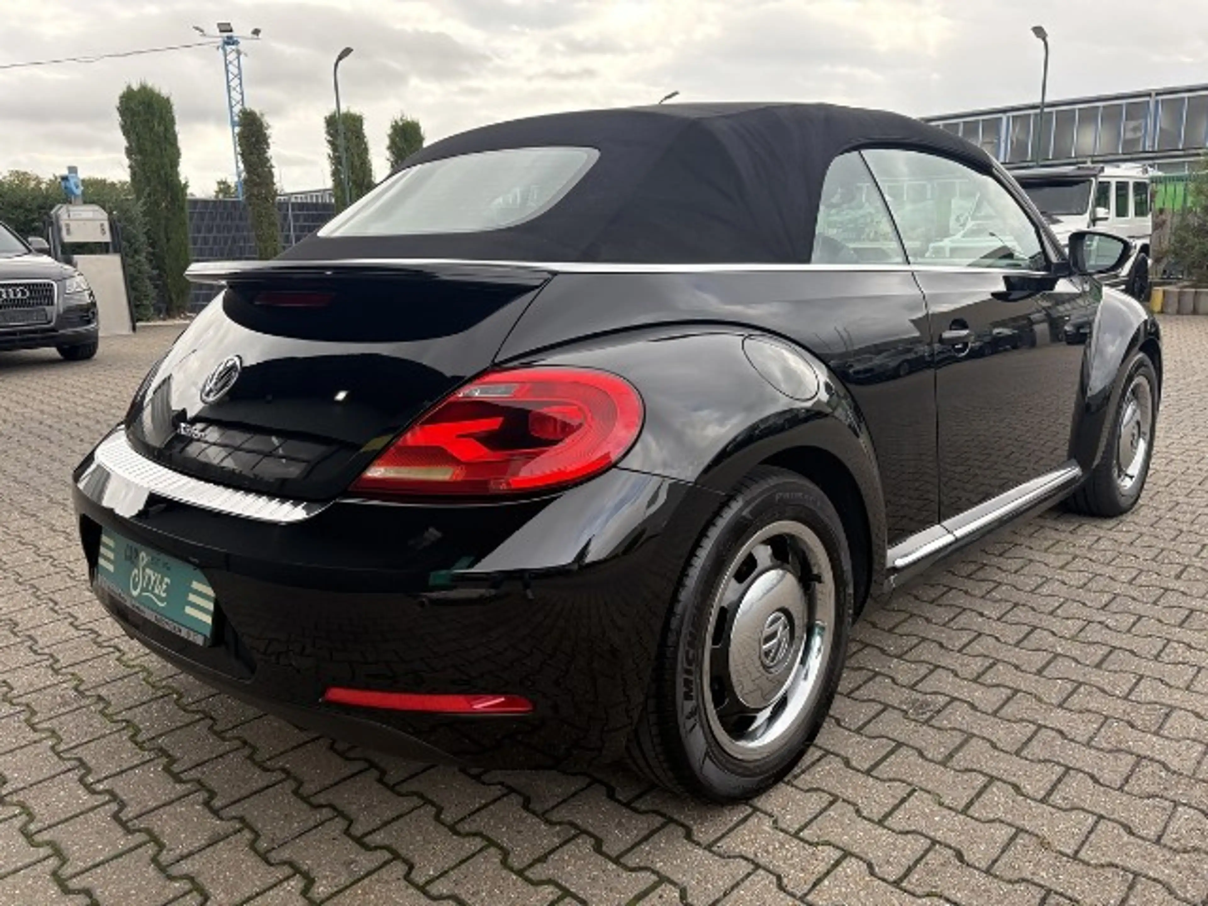 Volkswagen Beetle Cabriolet 1.4 TSI "50´s" Fender Navi SHZ Sport — photo 4