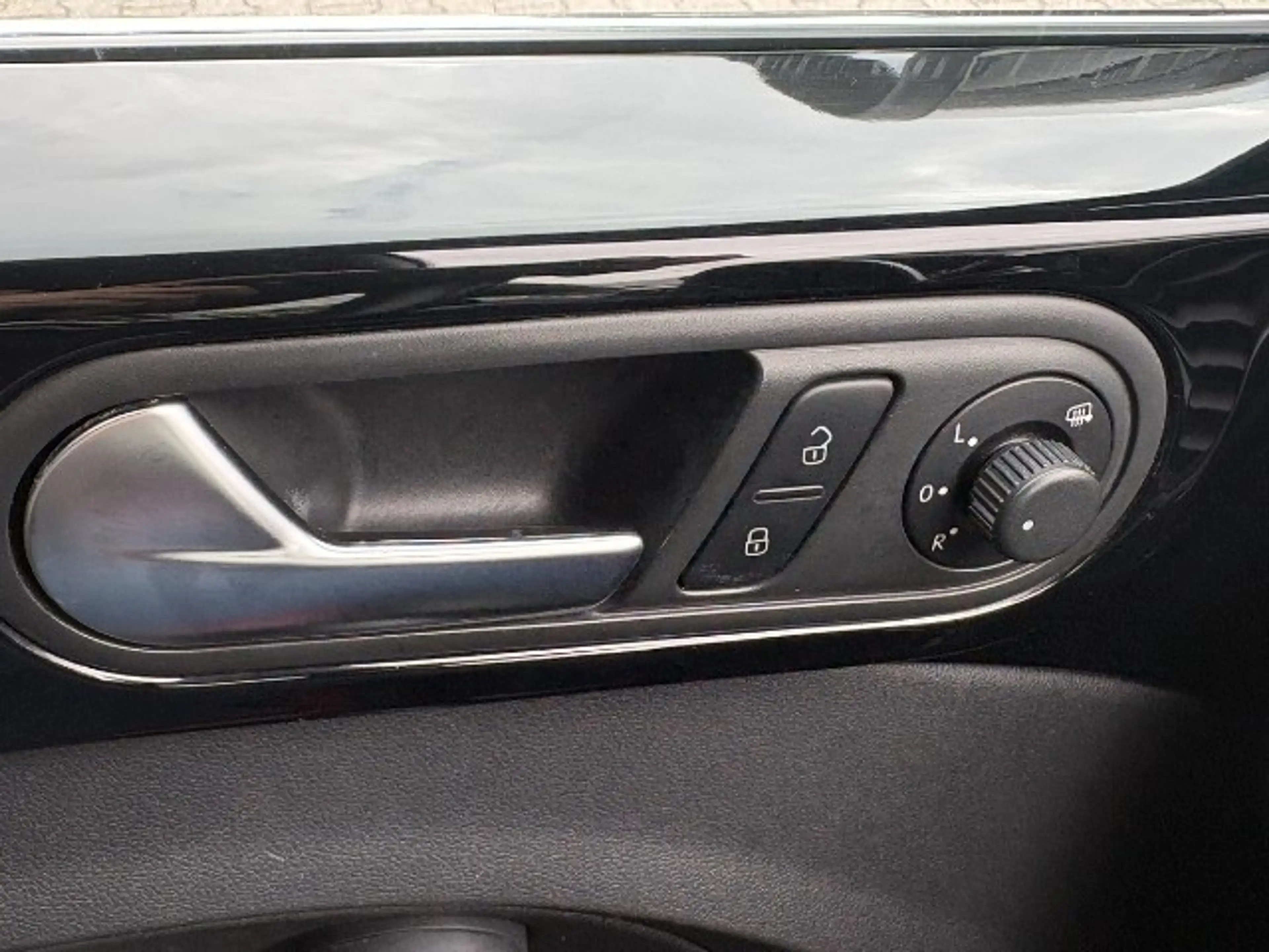 Volkswagen Beetle Cabriolet 1.4 TSI "50´s" Fender Navi SHZ Sport — photo 11