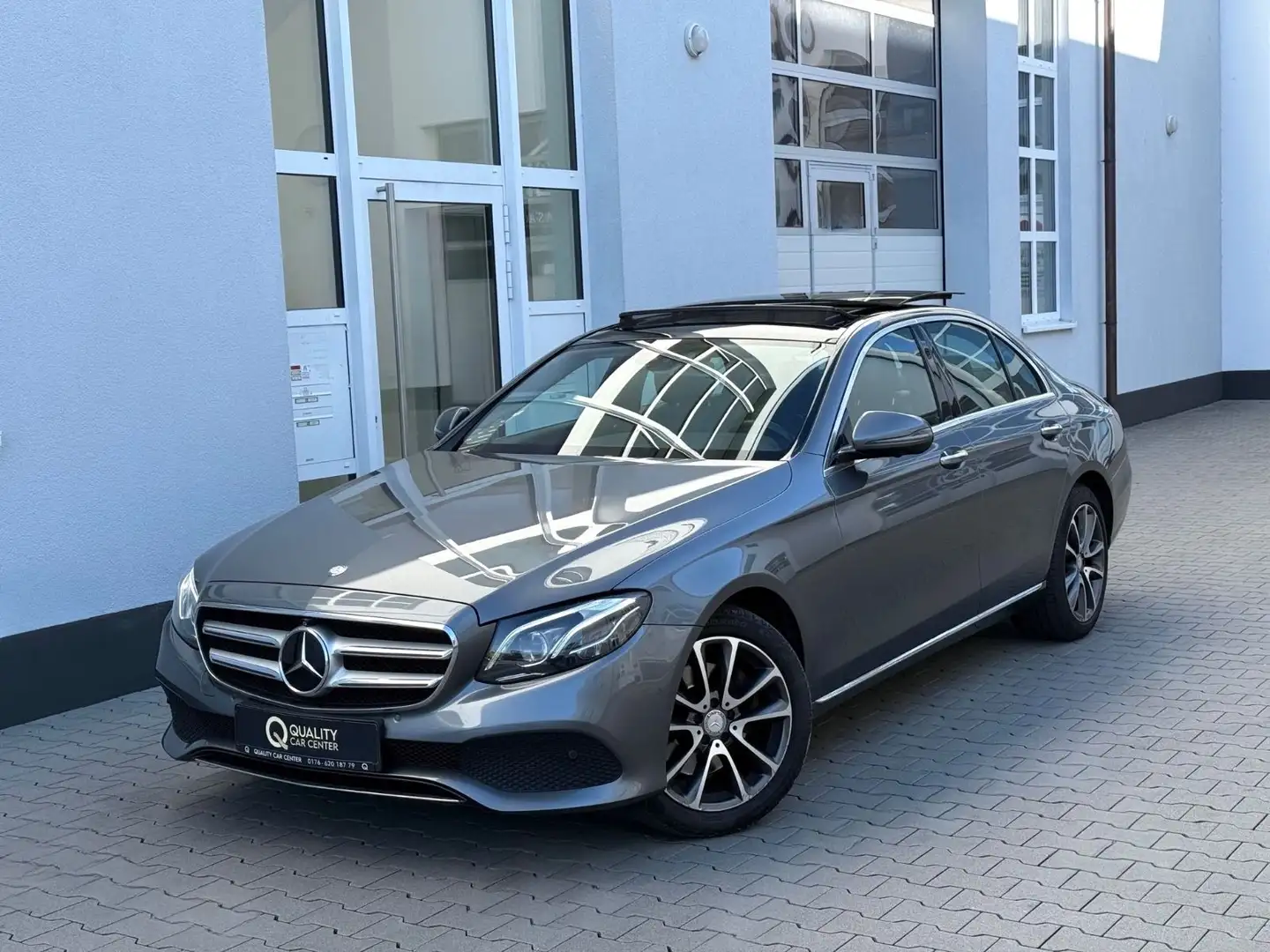Mercedes-Benz E 220 9G Avantgarde *PANO*360°*DISTR+*AHK*STNDH Gris - 2