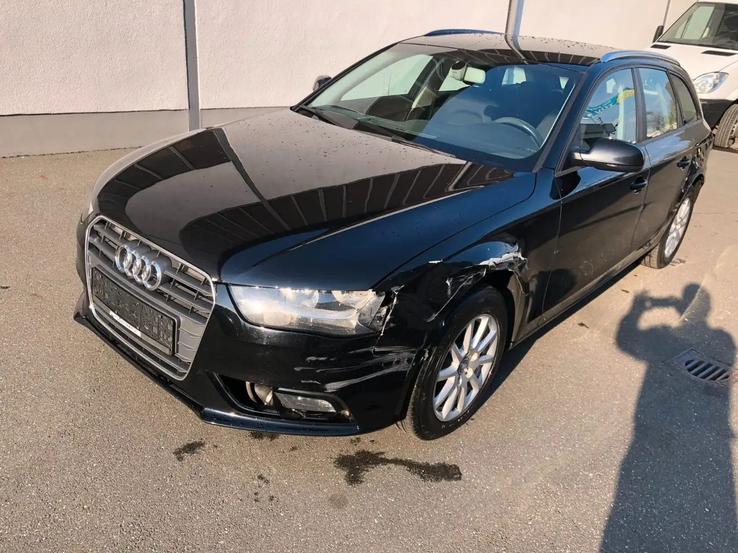 Audi A4 Avant Attraction Schwarz - 1
