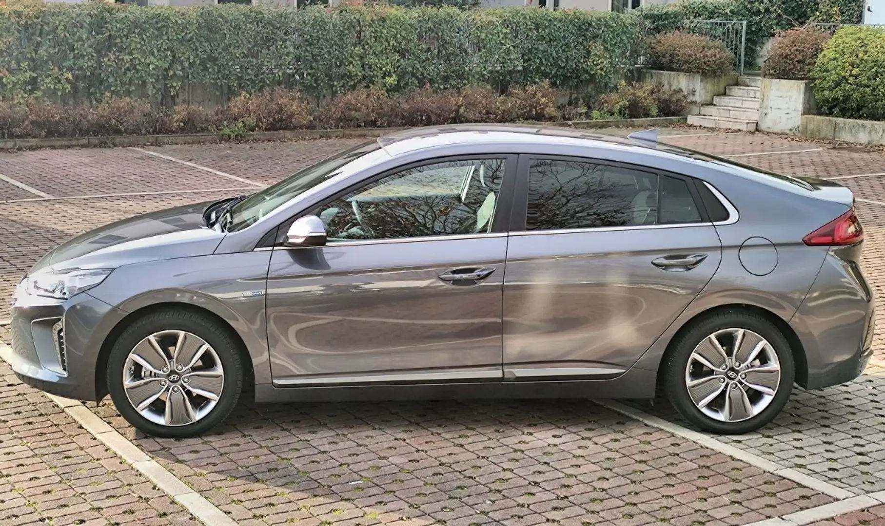 Hyundai IONIQ 1.6 Comfort Plus FRIZIONI e GOMME NUOVE Grigio - 2