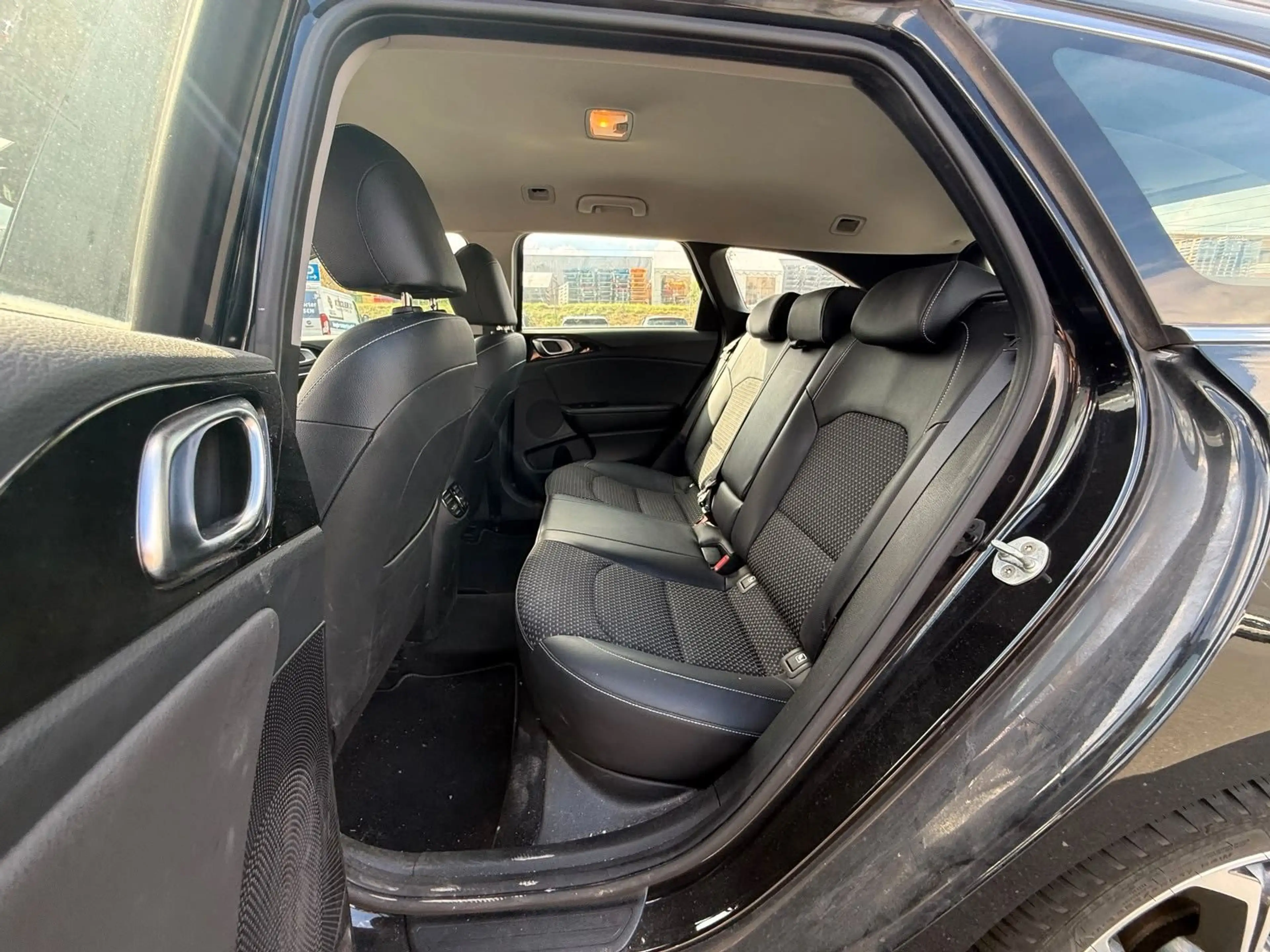 Kia Ceed SW / cee'd SW Spirit/Kamera/LED/Memory — photo 9