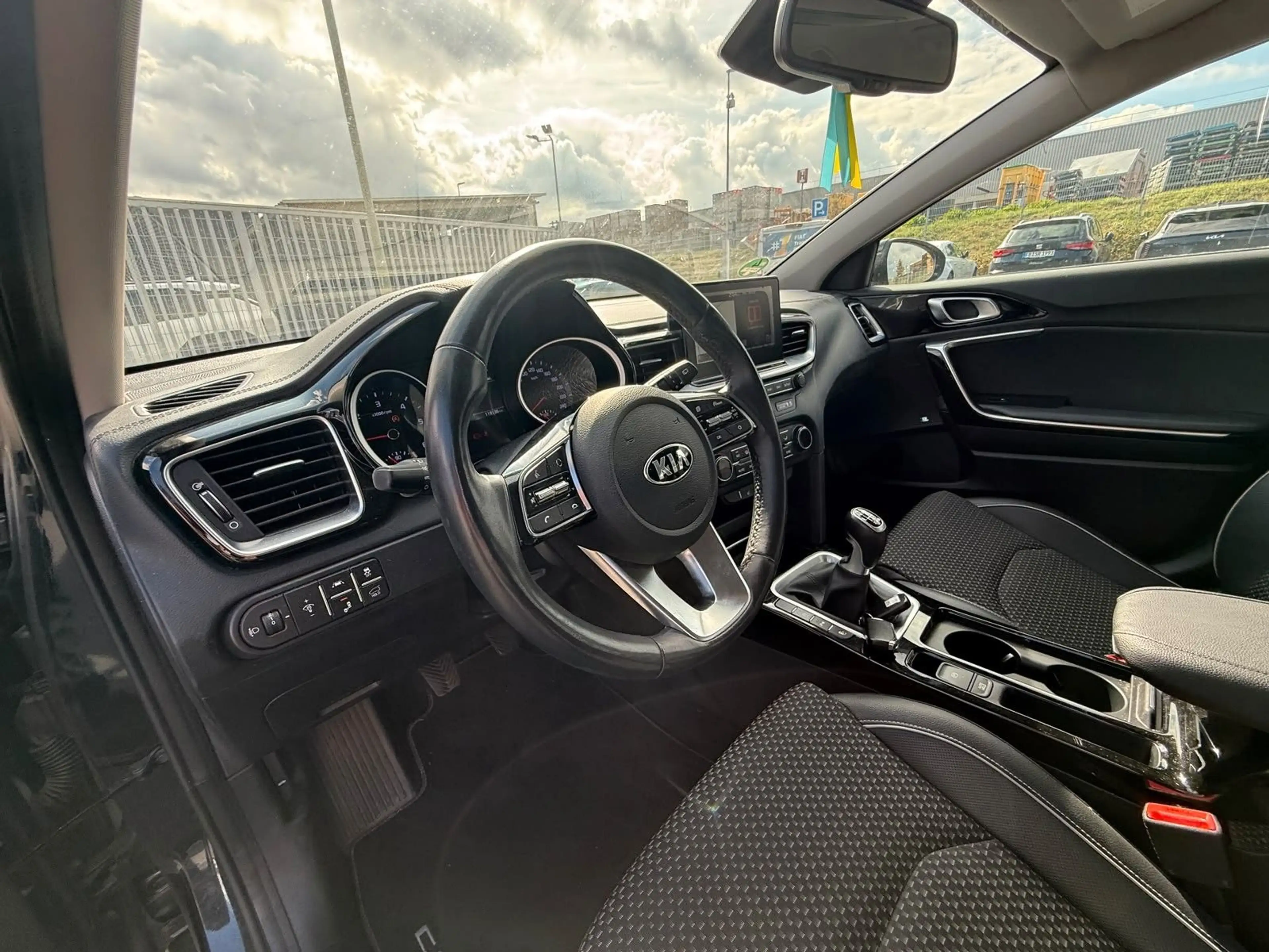 Kia Ceed SW / cee'd SW Spirit/Kamera/LED/Memory — photo 12