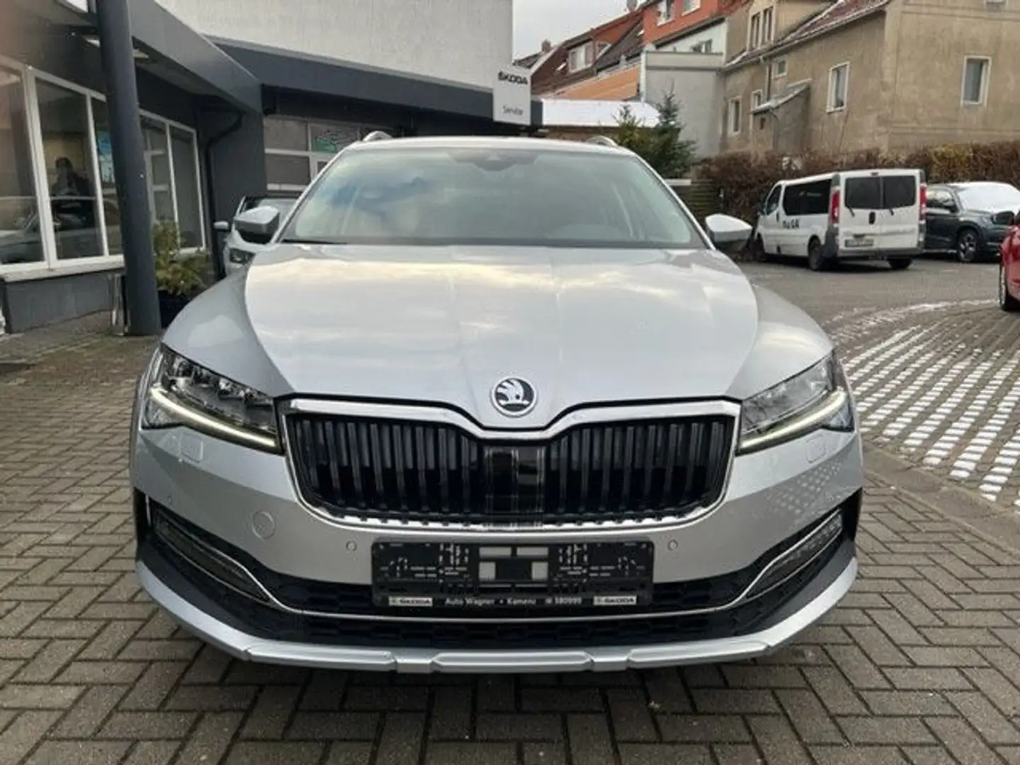 Skoda Superb Combi Scout*AHK NAV KAM TEL DAB ACC el.VS Argent - 2