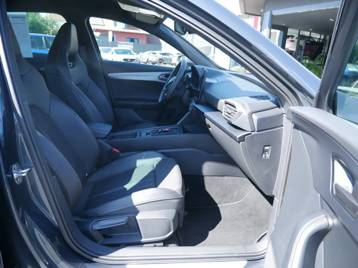 CUPRA Formentor 2.0 TSI VZ 4Drive DCC NAVI ACC LED Grau - 2