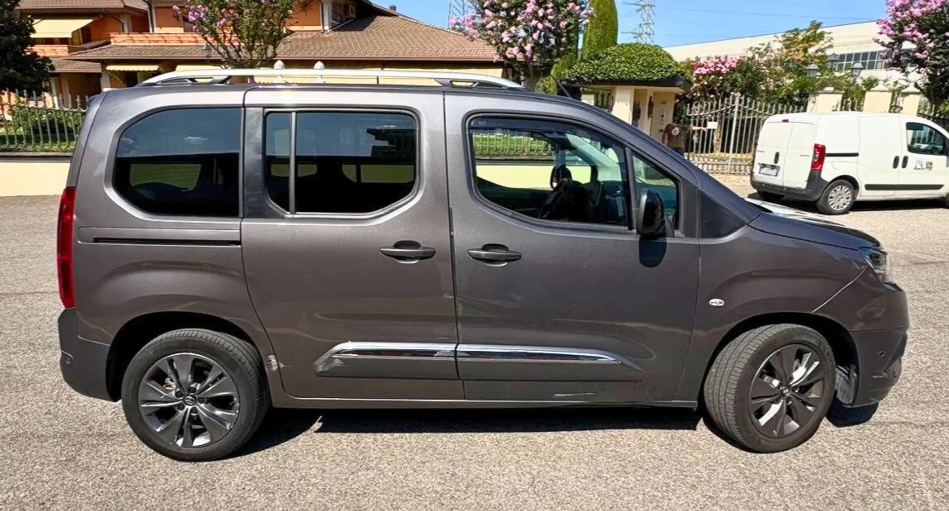 Toyota Proace City Verso 1.5 D 130 CV S&S L1 LUXURY + TETTO PANO Сірий - 2