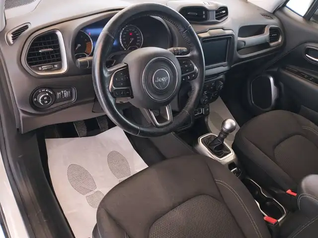 Jeep Renegade view 9