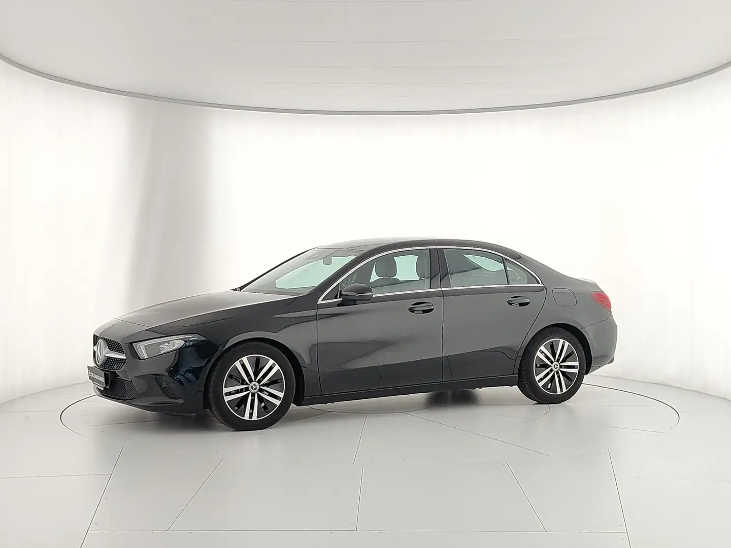 Mercedes-Benz A 180 Classe A - V177 2018 d Sport auto Schwarz - 2