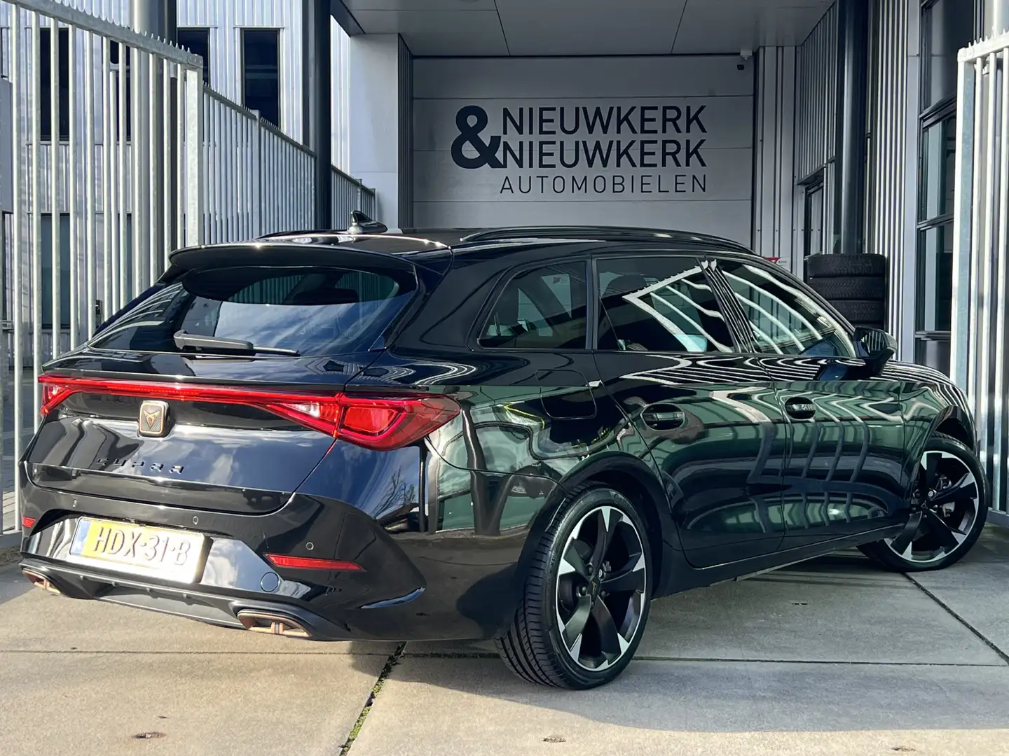 CUPRA Leon Sportstourer 1.4 e-Hybrid Business | AUTOMAAT | CA Zwart - 2