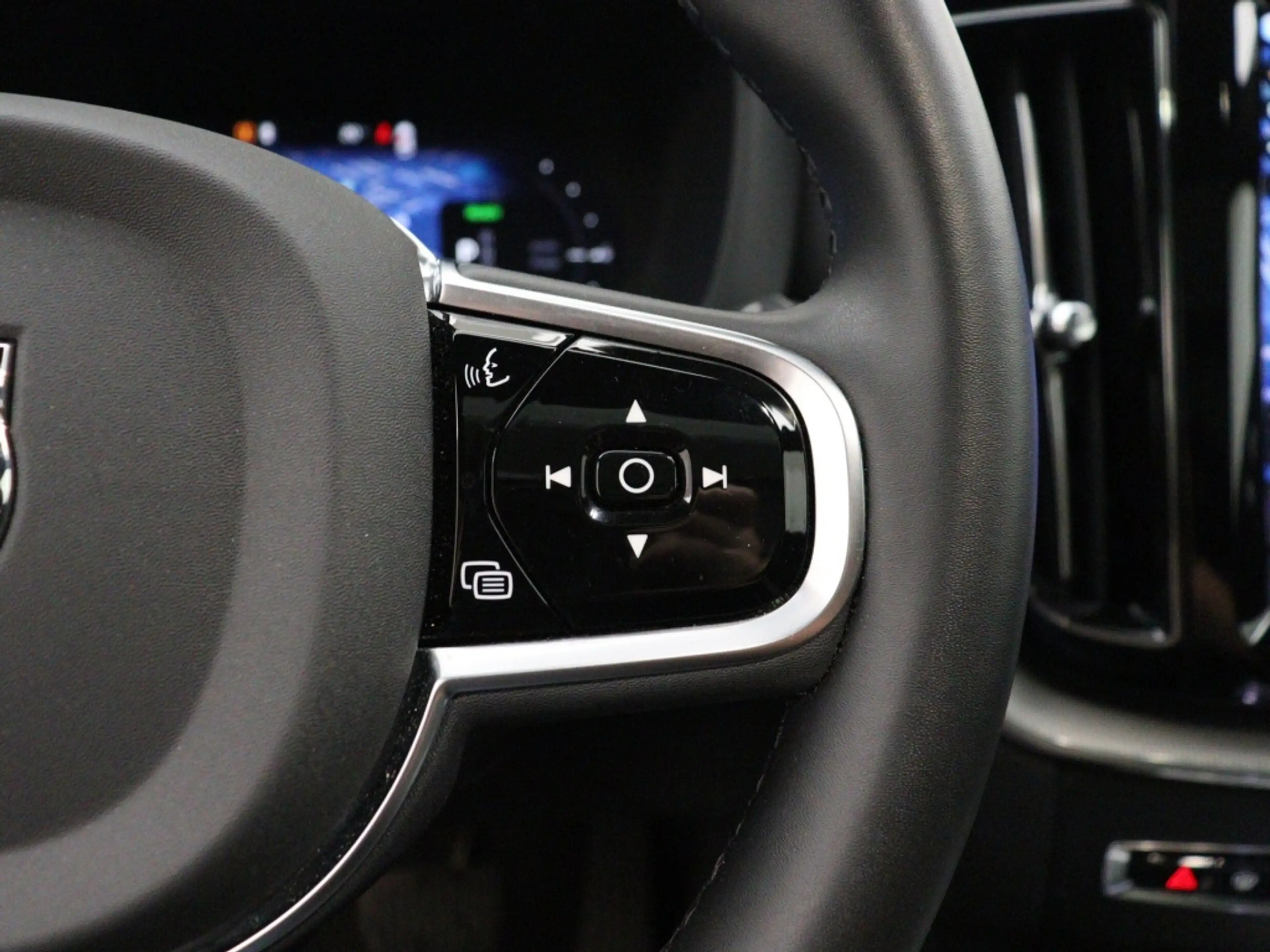 Volvo XC60 T6 PLUG-IN HYBRID BLACK EDITION BOWERS&WILKINS LUC — photo 13