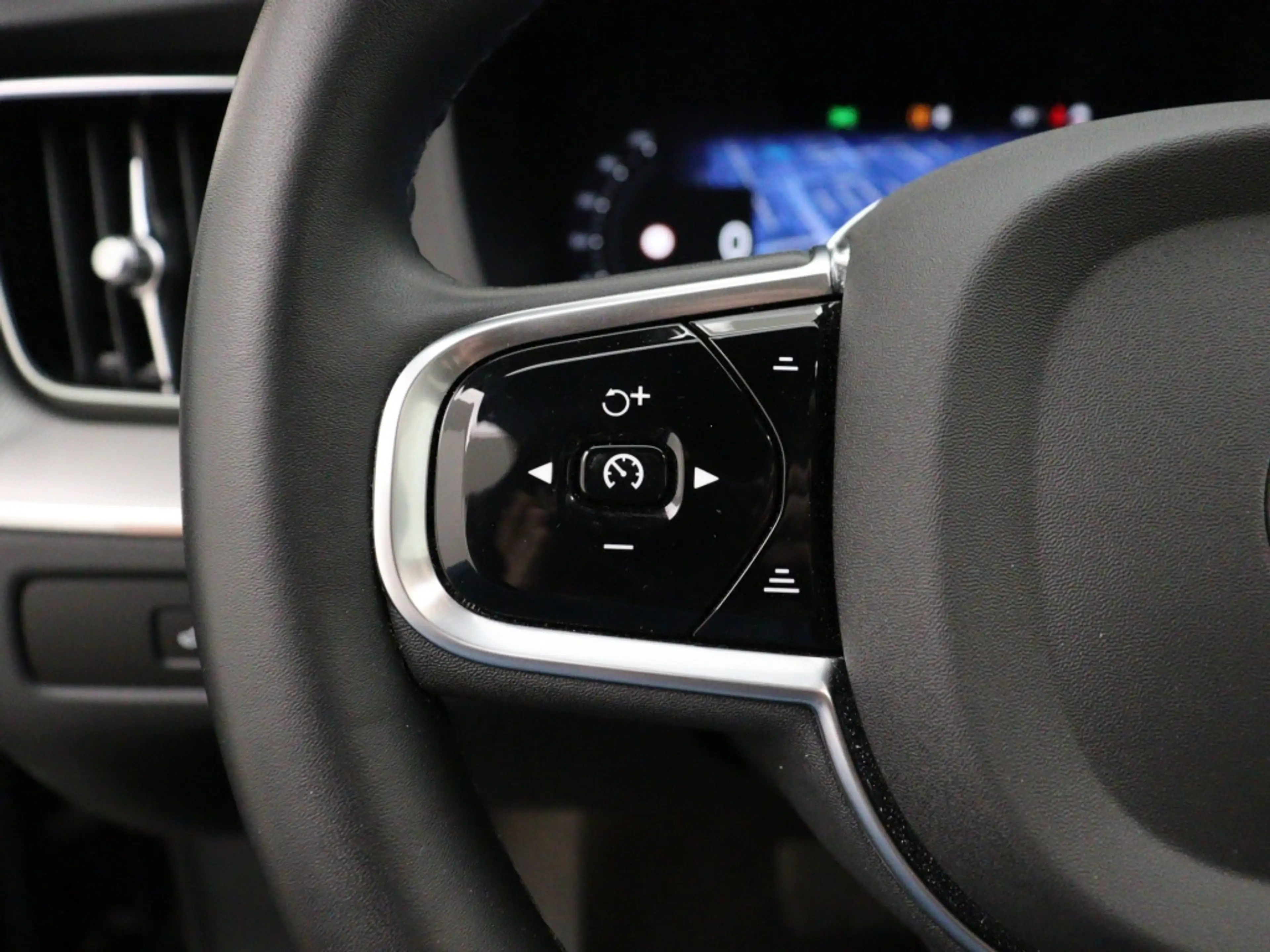 Volvo XC60 T6 PLUG-IN HYBRID BLACK EDITION BOWERS&WILKINS LUC — photo 14