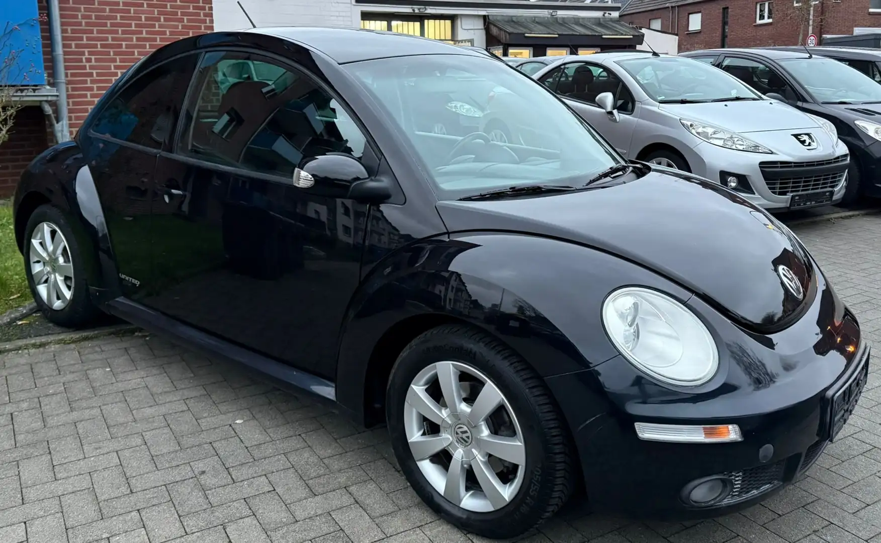 Volkswagen New Beetle 1.6 United *KLIMA-PDC-SITZHEIZUNG* Černá - 2