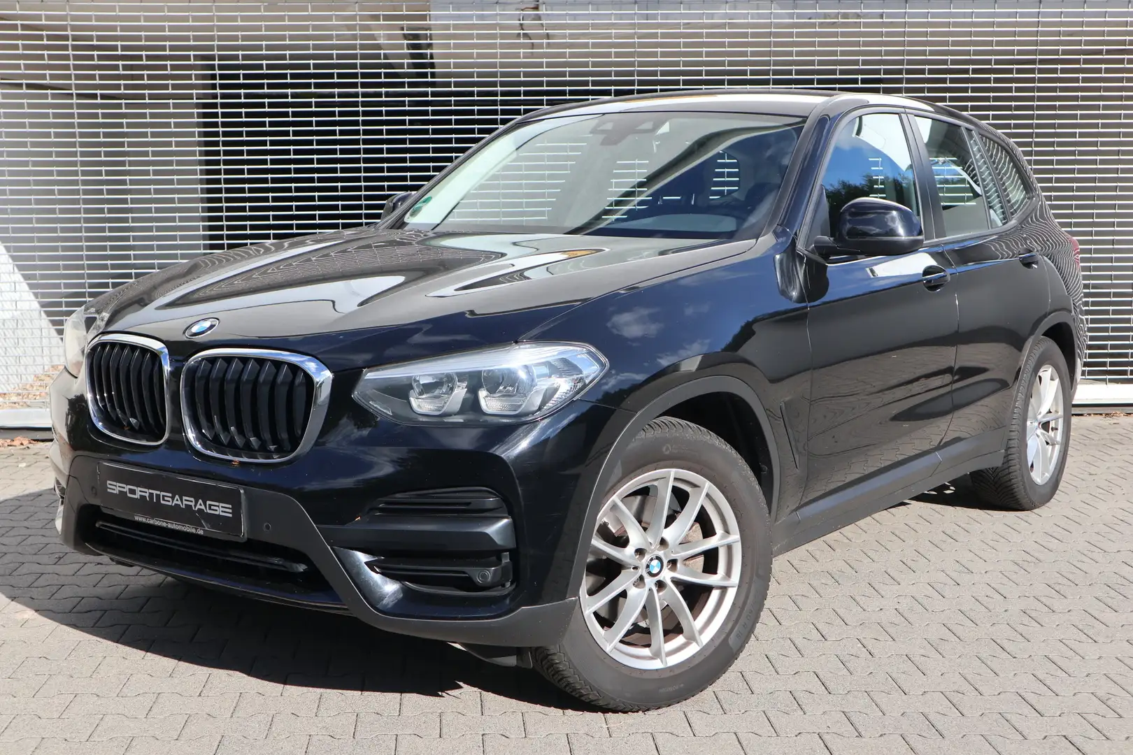 BMW X3 xDrive 20d AHK LED Navi SHZ DrivAssi Business-P. Zwart - 1