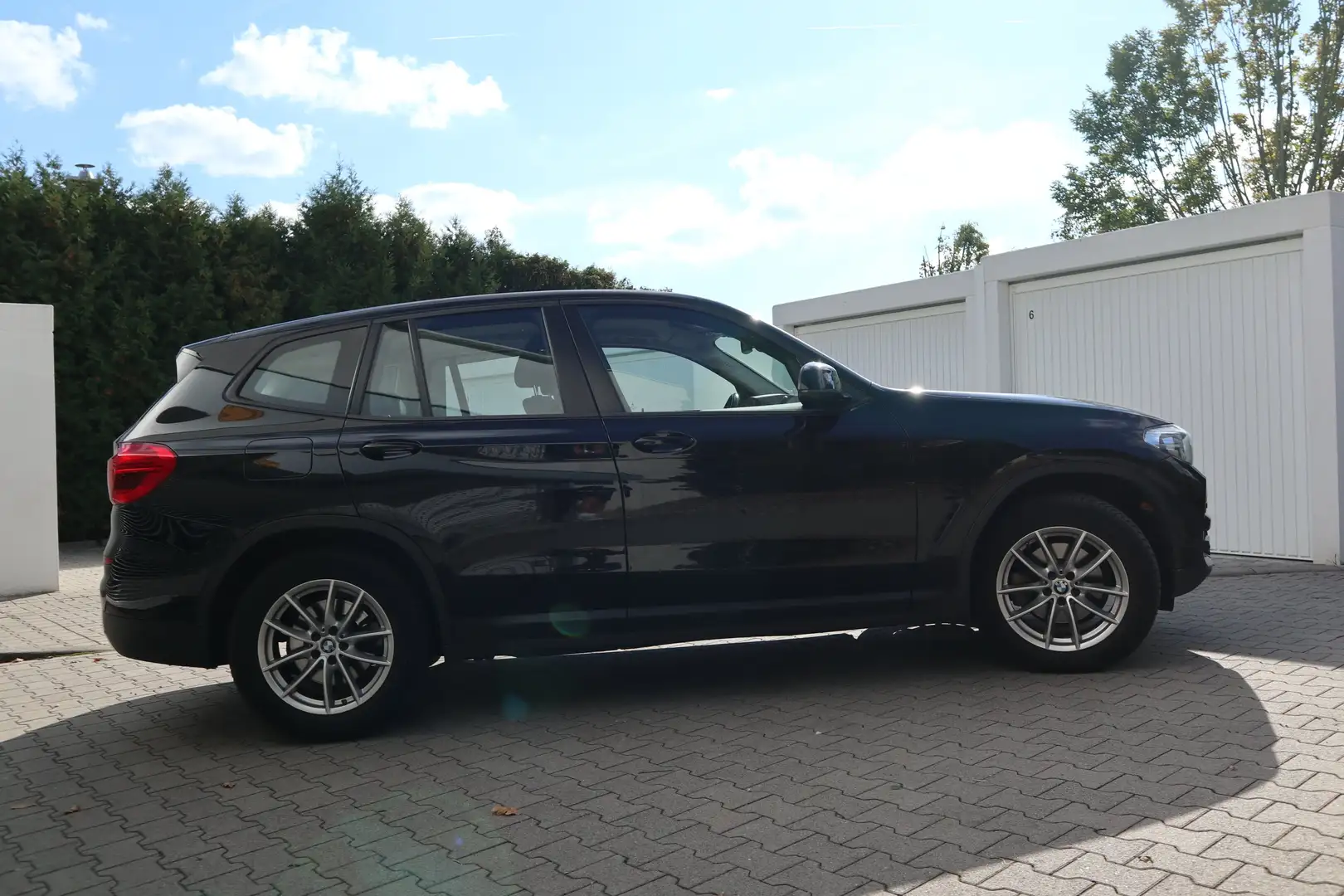 BMW X3 xDrive 20d AHK LED Navi SHZ DrivAssi Business-P. Zwart - 2
