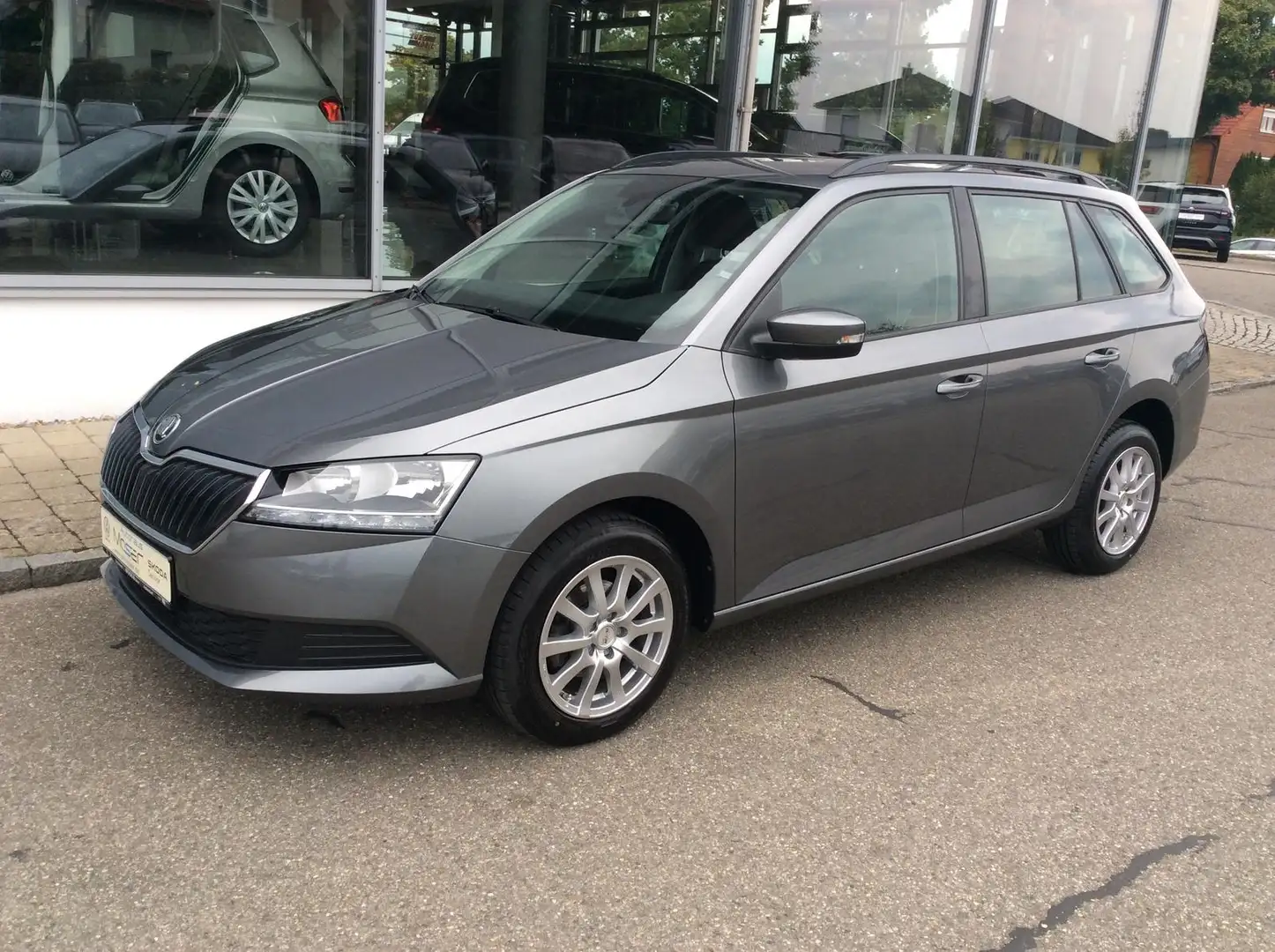 Skoda Fabia Combi 1.0 TSI Ambition/DAB/GRA/PDC/SHZ/App Grau - 1