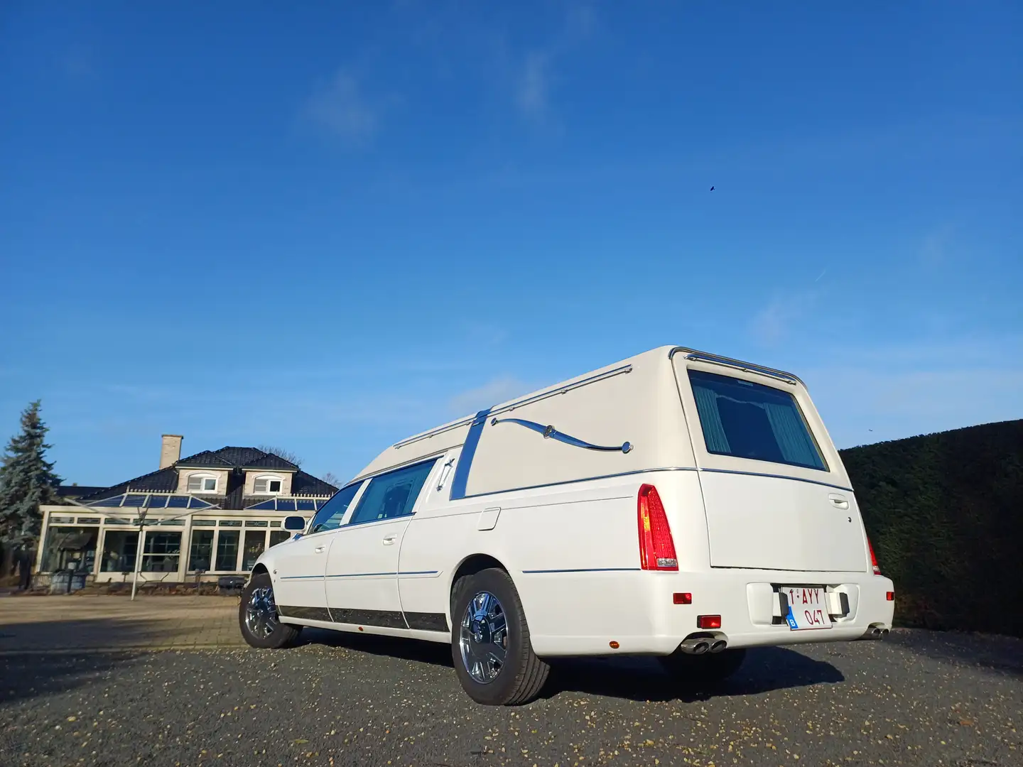 Cadillac DTS Weiß - 2