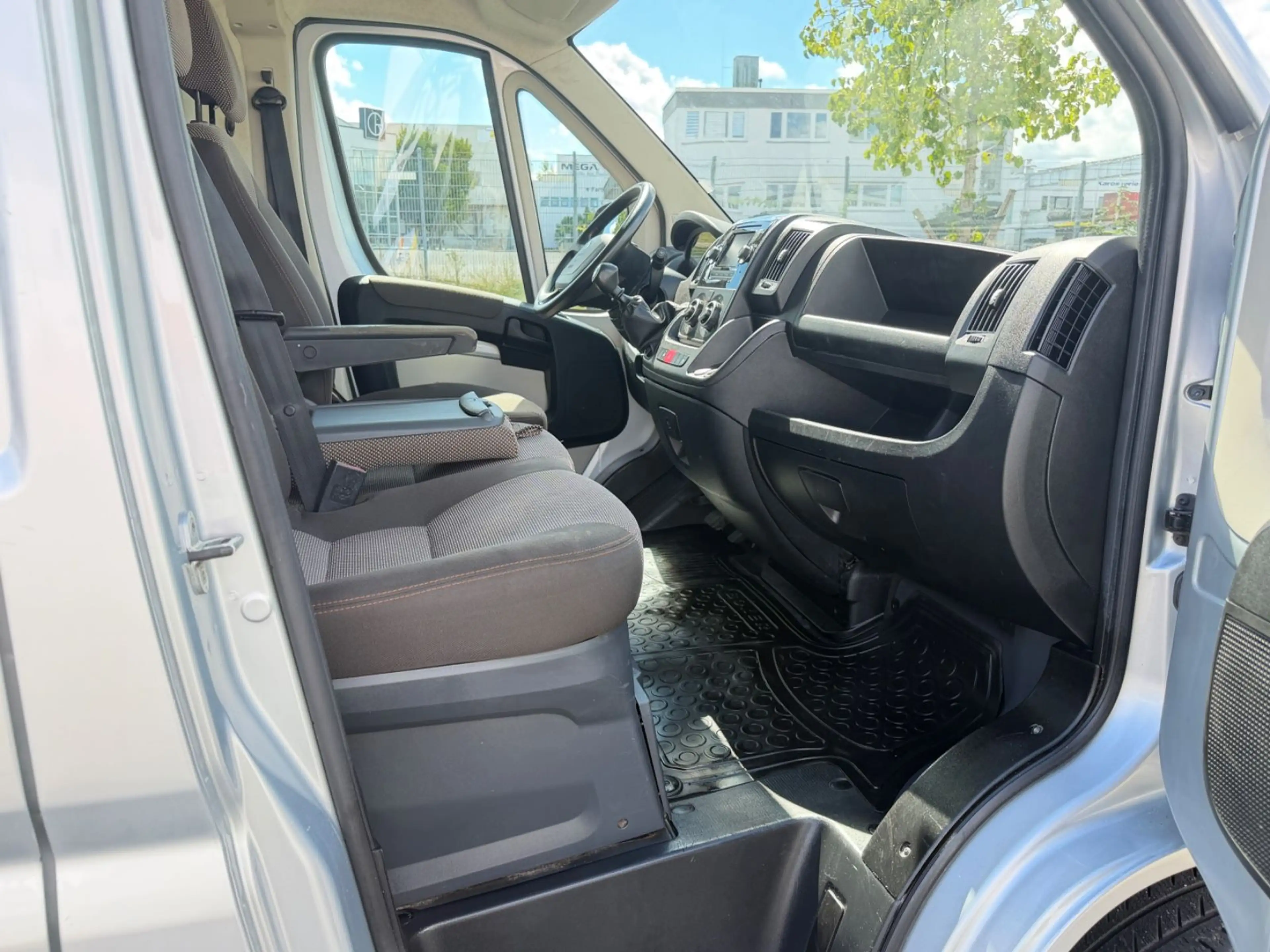 Peugeot Boxer Kasten L2H1 Pro BlueHDi 130 TÜV/HU Neu — photo 12