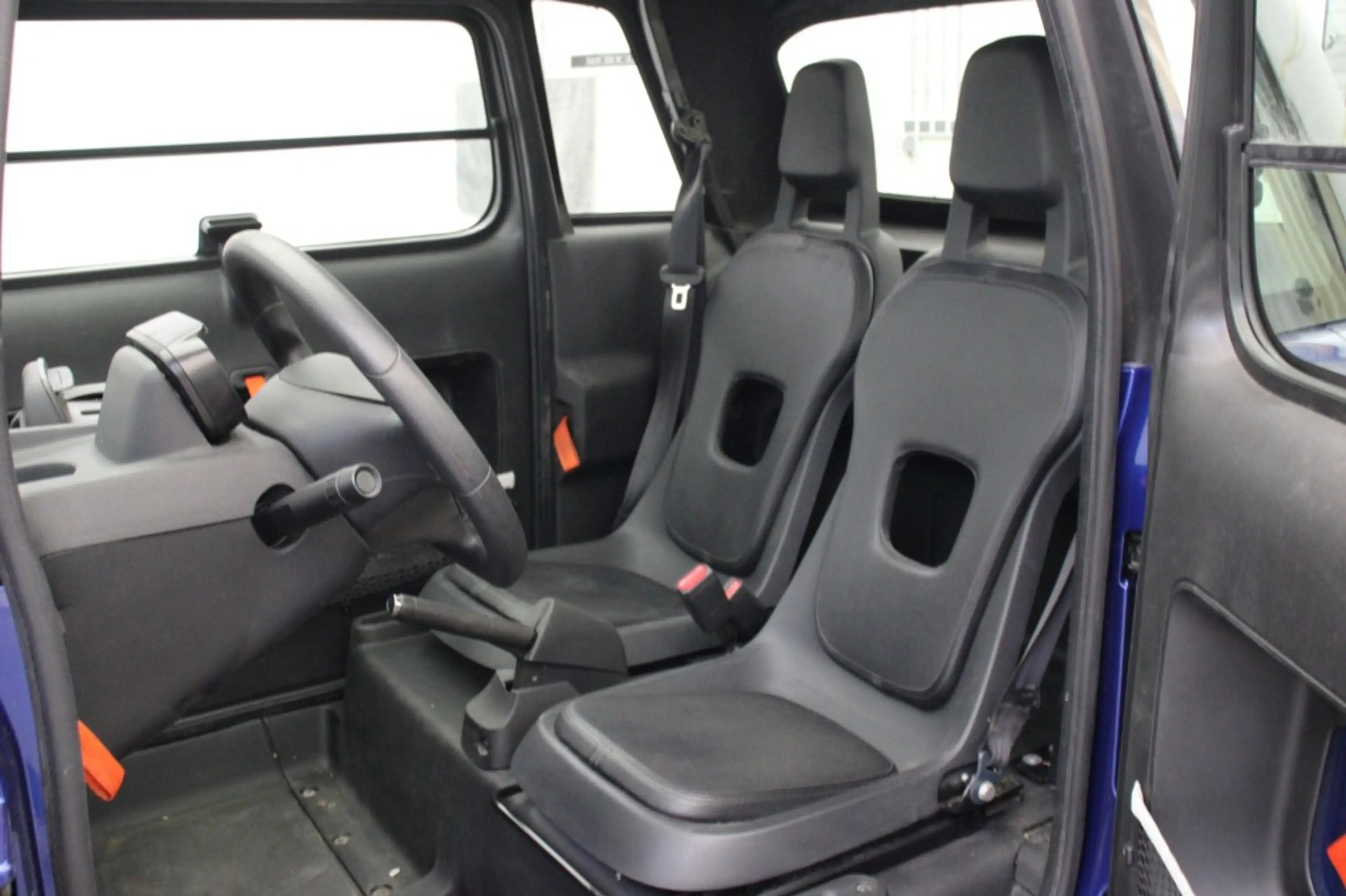 Citroen Ami 2022 - 13.690 Km - AMG Brilliant Blue — photo 4