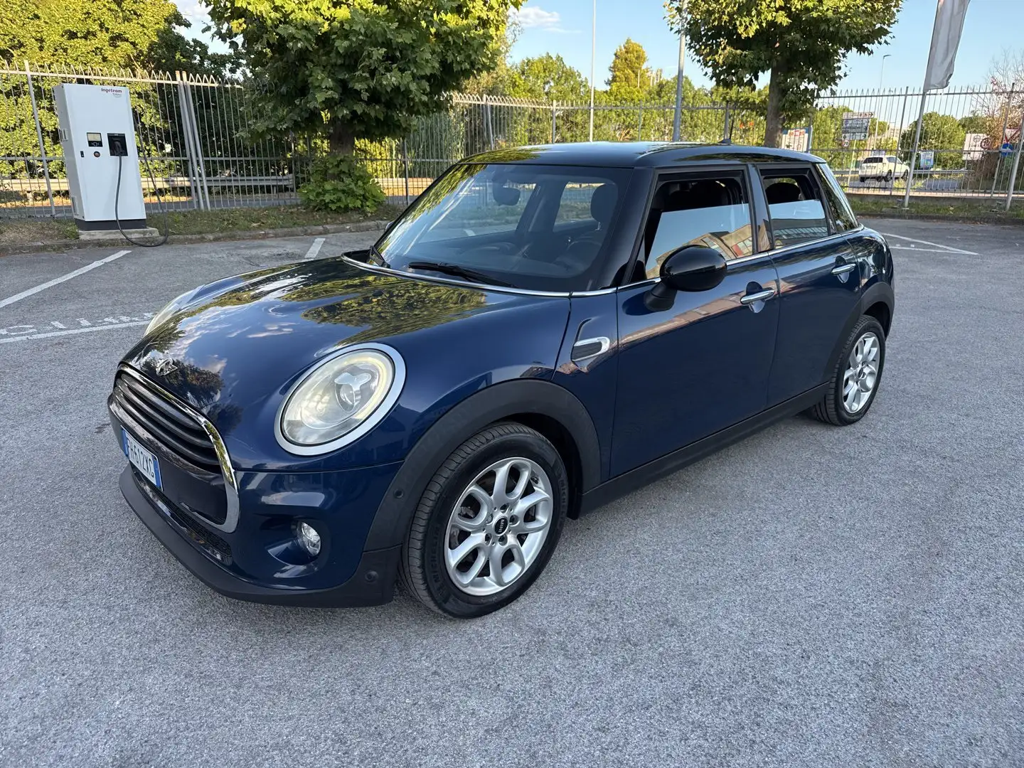 MINI Cooper D Mini 2014 Diesel Mini 1.5 Cooper D Business 5p au Bleu - 1