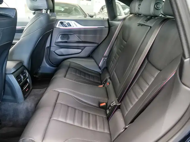 BMW 4 Series view 11