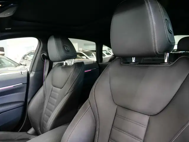 BMW 4 Series view 10