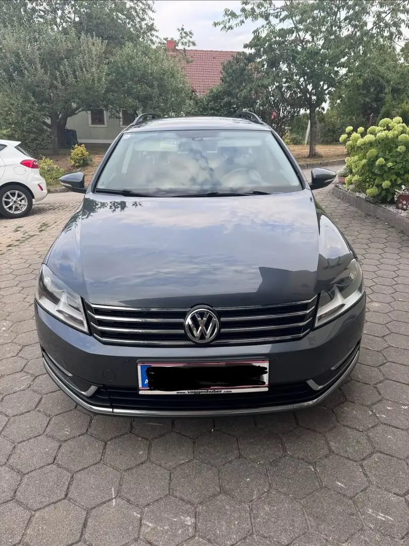 Volkswagen Passat Highline Grau - 1