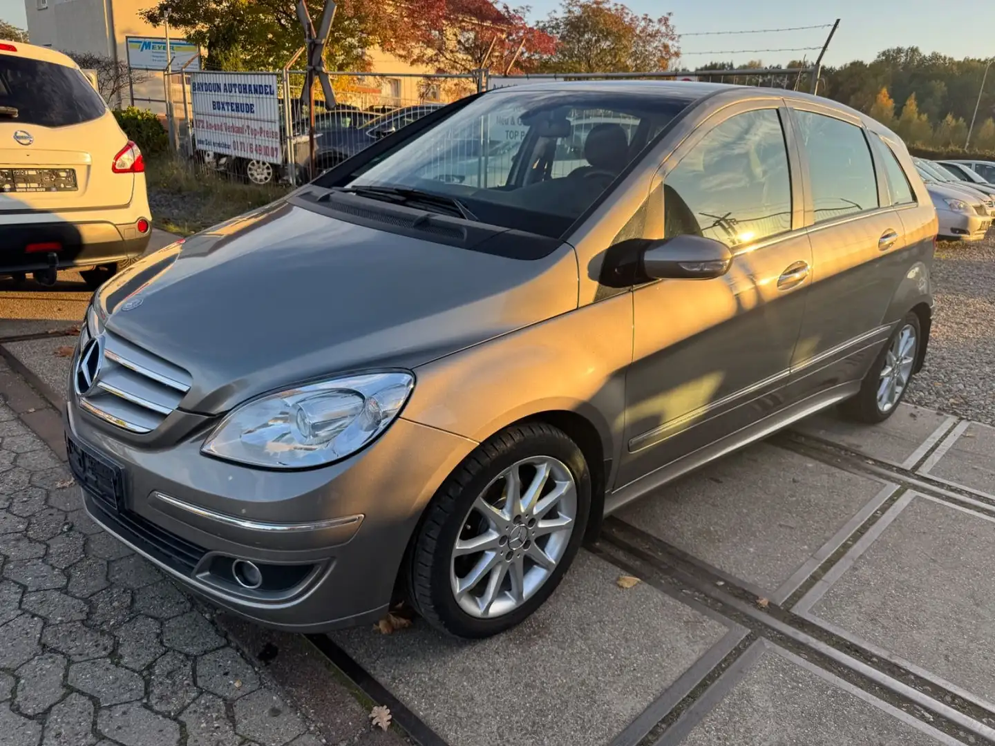 Mercedes-Benz B 200 B200*58tkm*Temp.*Klima*Autom.*Leder*1.Hand* Gris - 1