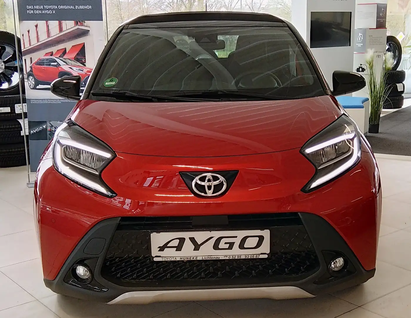 Toyota Aygo X Air Explore, Faltdach, JBL-System, Navi, 18" Alu Rojo - 1
