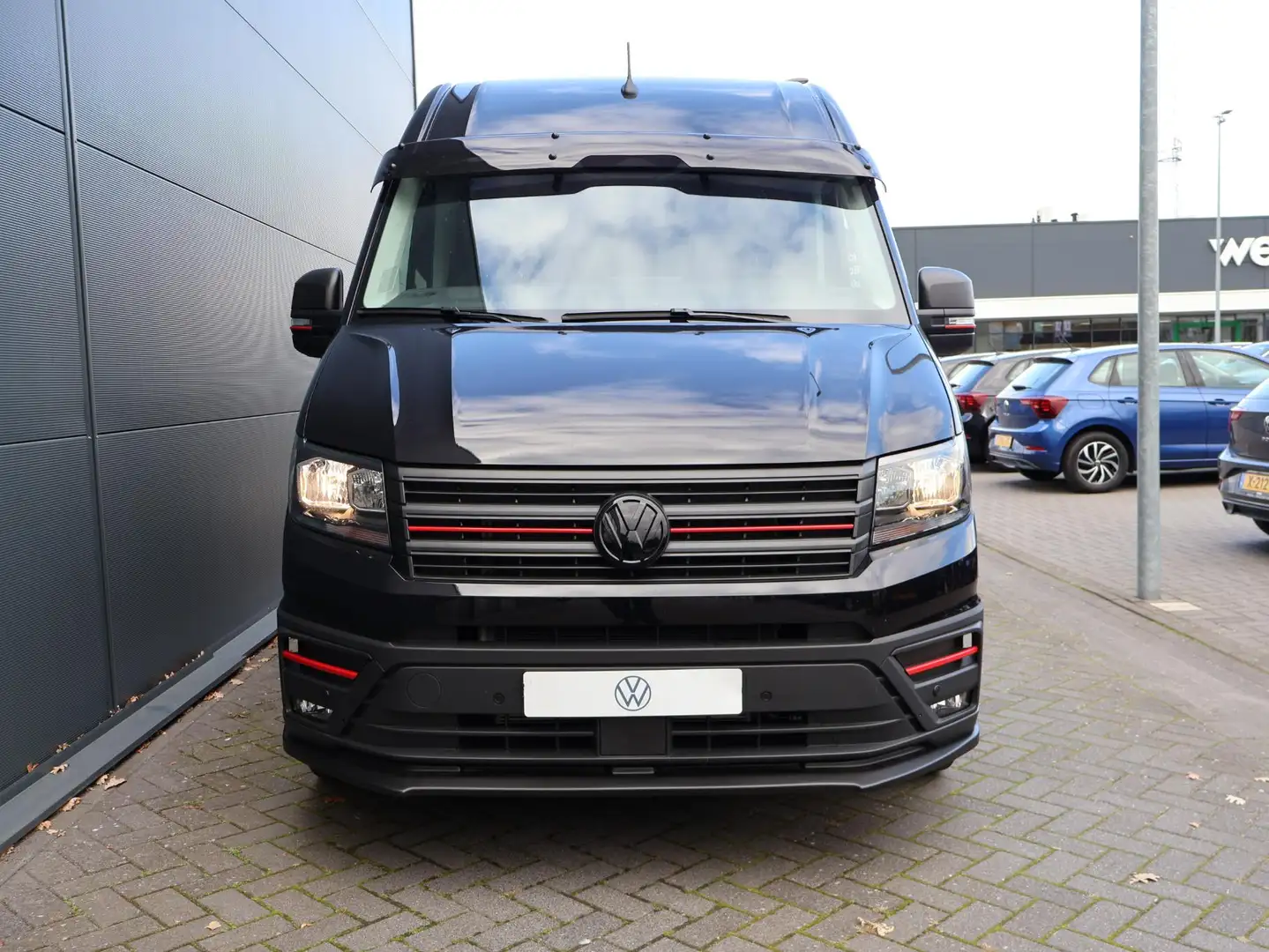 Volkswagen Crafter Bedrijfswagens Highline L3 2.0 TDI EU6 140 pk GVW Zwart - 2