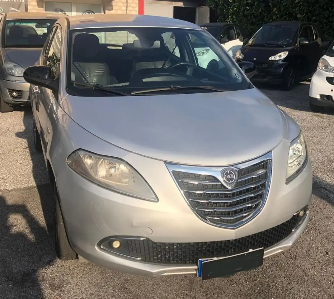 Lancia Ypsilon Ypsilon 1.3 MJT 16V 95 CV Platinum PRONTA CONSEGNA!! — photo 1 of 11