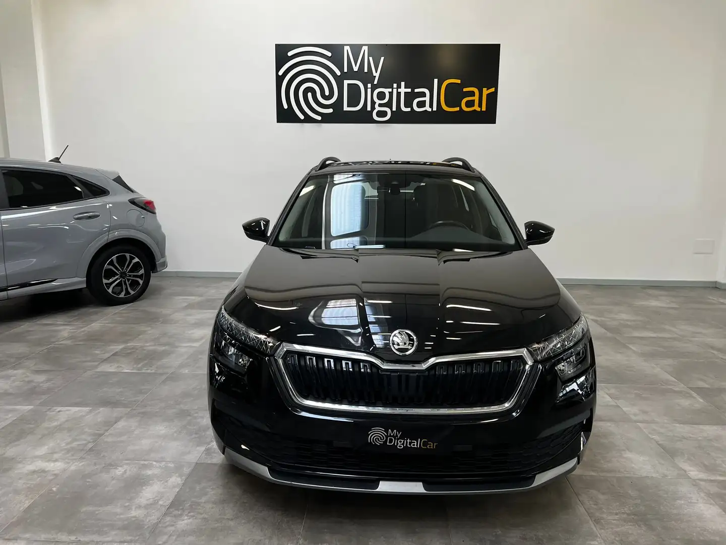 Skoda Kamiq 2019 1.0 tsi Ambition 95cv Negro - 2