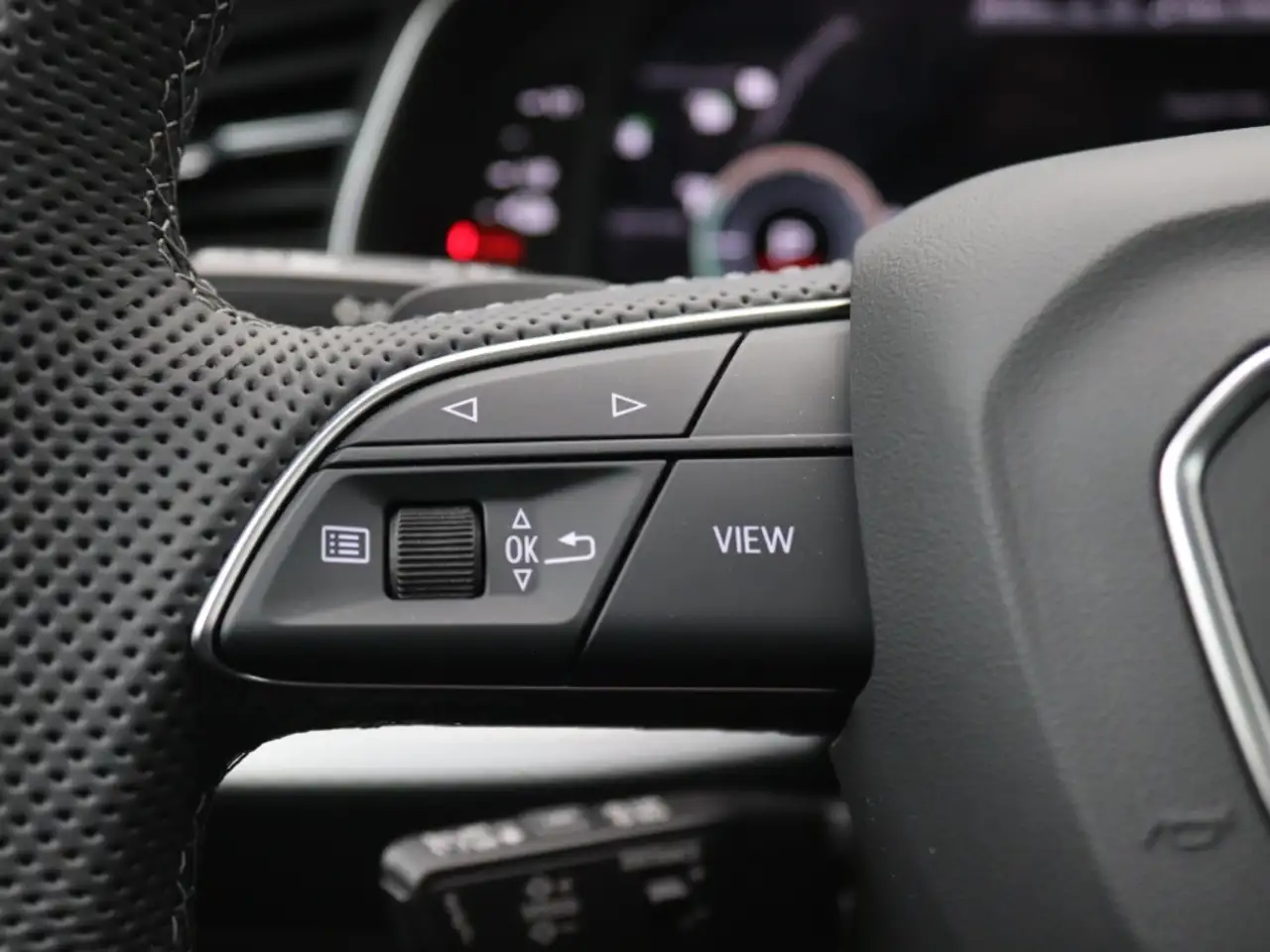 Audi Q8 TFSI e quattro 360 kW S-line HUD ABT Aero 16