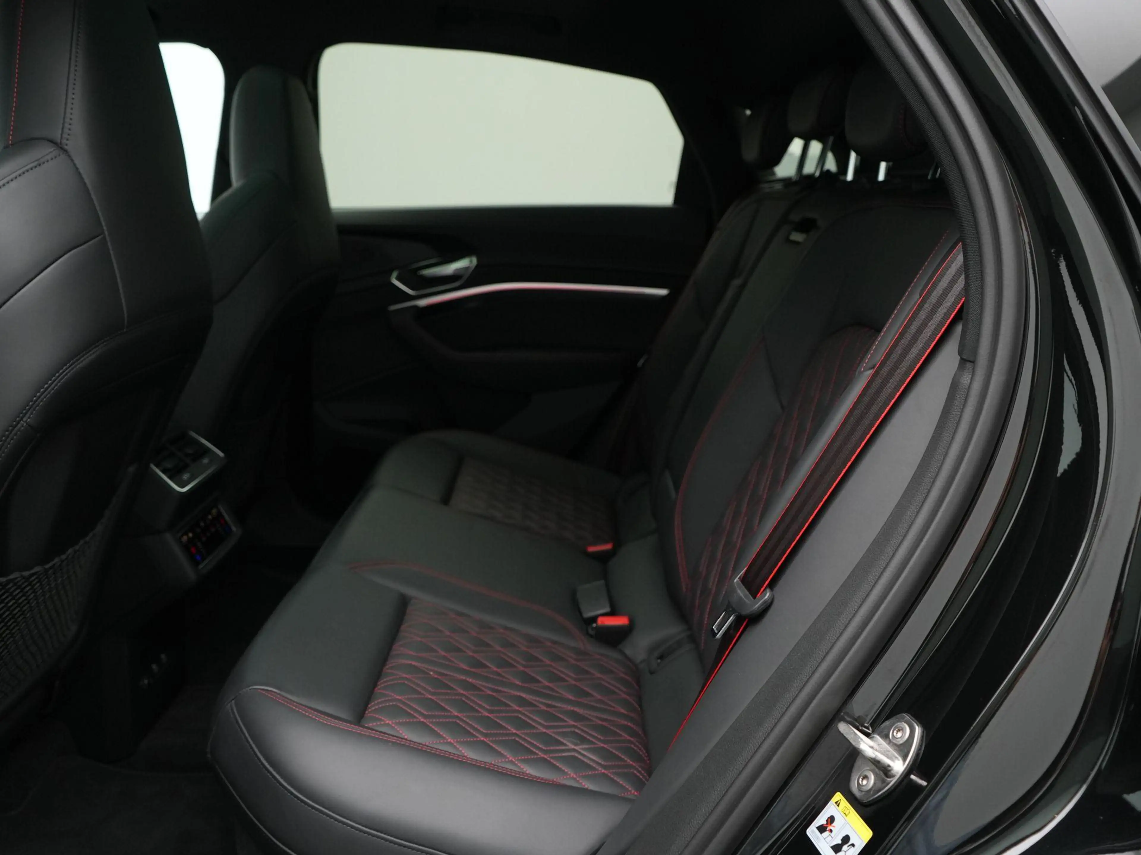 Audi Q8 e-tron Sportback 55 quattro S Edition 408 PK 115 kWh | So — photo 15