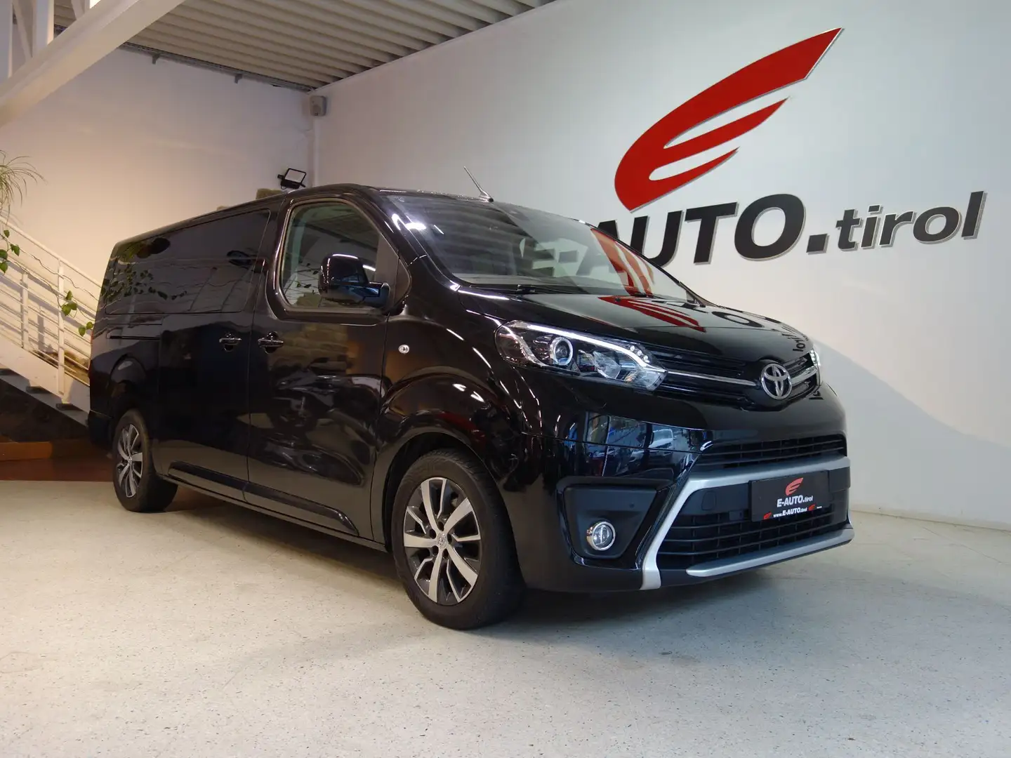 Toyota Proace Verso Lang Family Aut. *VOLLAUSSTATTUNG *PANO *GA Schwarz - 1