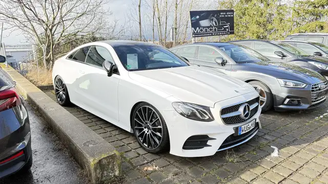 Mercedes-Benz E 300 E 300 d AMG Line