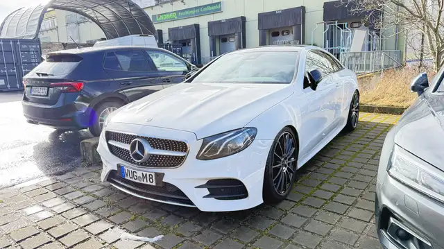 Mercedes-Benz E 300 E 300 d AMG Line