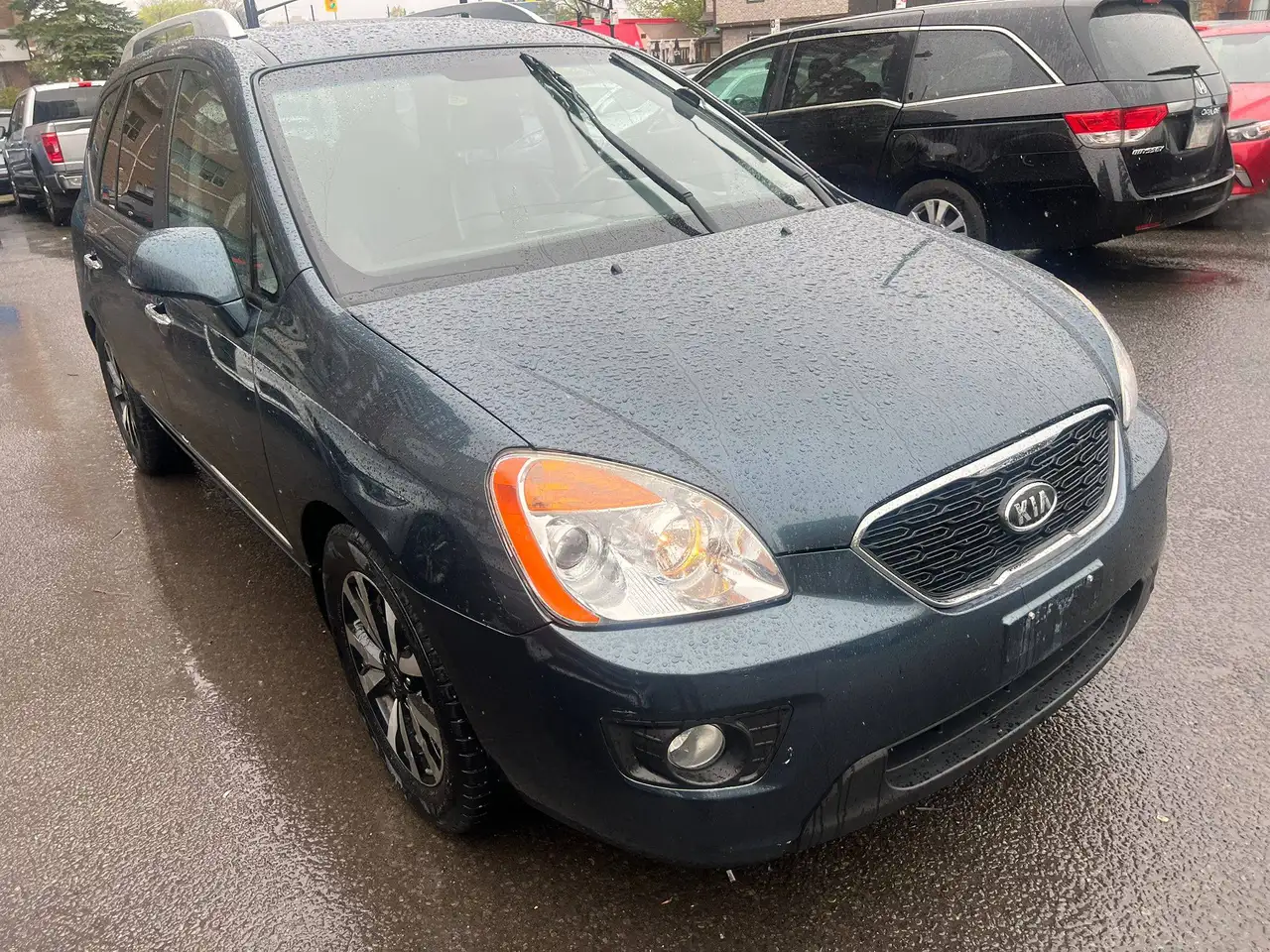 2011 Kia Rondo